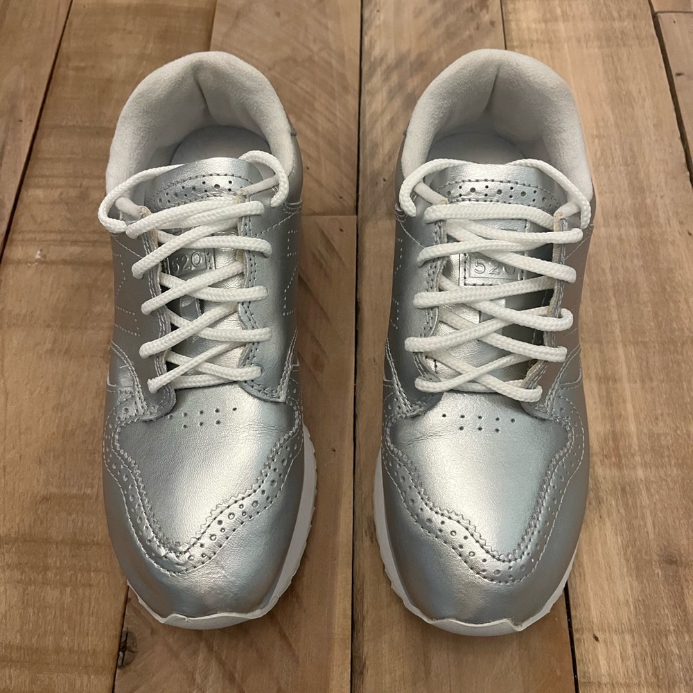 New Balance Women’s 520 Silver Casual Sneakers Size 7.5 (WL520ME)